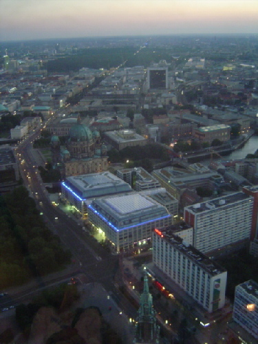 Berlin%3a vue sur le Dom et les muses depuis la tour de tl