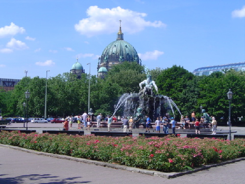 Dom et fontaine de Neptune