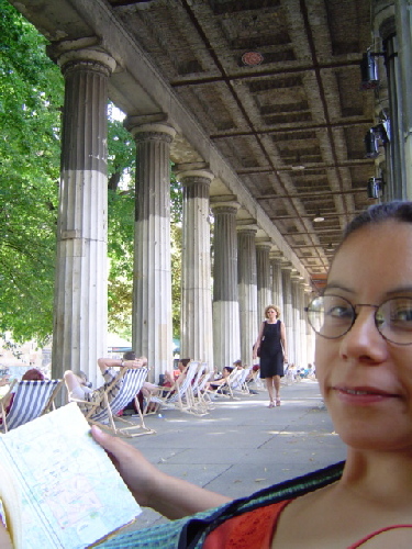 Un peu de repos sous une colonnade dans MuseumInsel