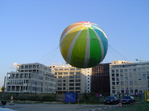 Un ballon (sur le site du bunker d%27Hitler %3f)