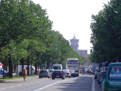 Unter der Linden%3a vue sur le Rotes Rathaus