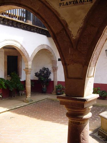 Un des multiples patios de cet ex-couvent