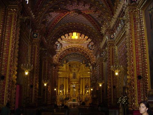 Une eglise toute d%27or couverte